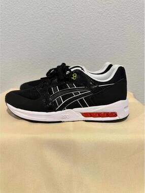 New ASICS Gel Saga SOU Running Shoes Women's Size 6.5 or Youth 5